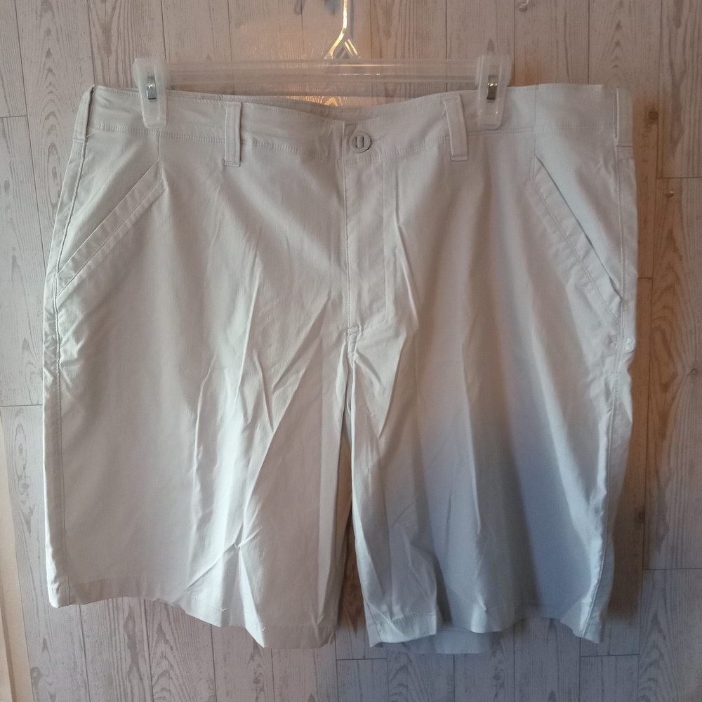 Under Armour Light Gray Loose Shorts Men's Size 42